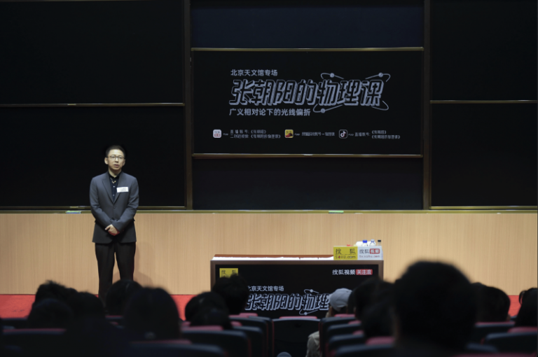 欧文签名战靴「安踏KAI1」绽放新姿 「鸢尾花」配色